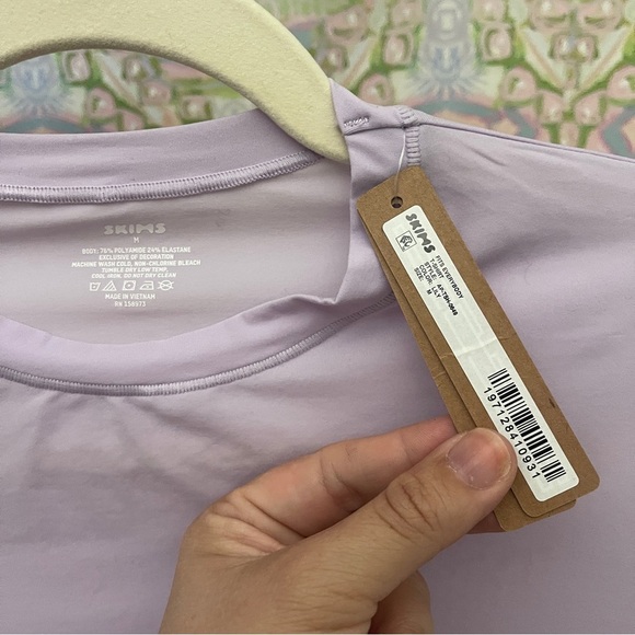 NWT SKIMS Fits Everybody T-Shirt Sugar Plum Limited Edition purple short sleeve - Picture 3 of 4